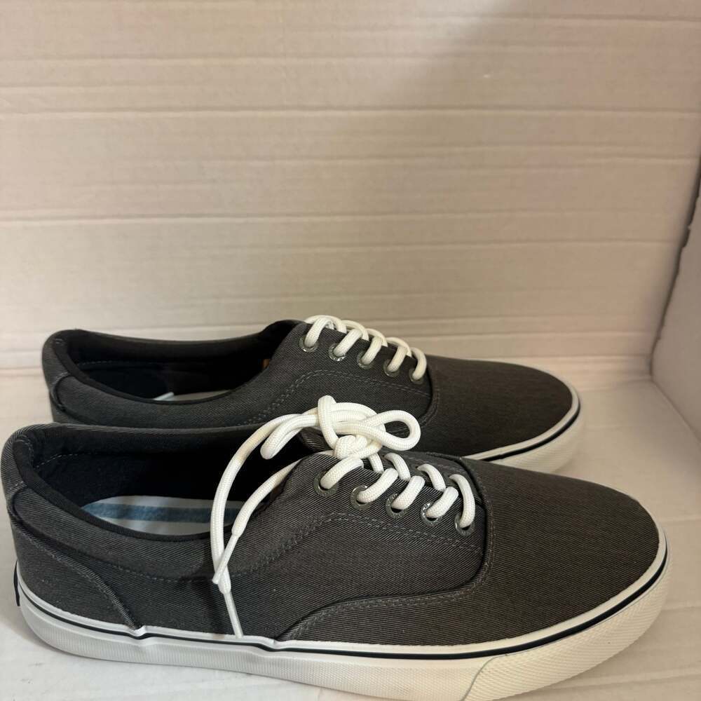 IZOD Men's Rangley Canvas Low-Top Memory Foam Sneakers in Charcoal Gray